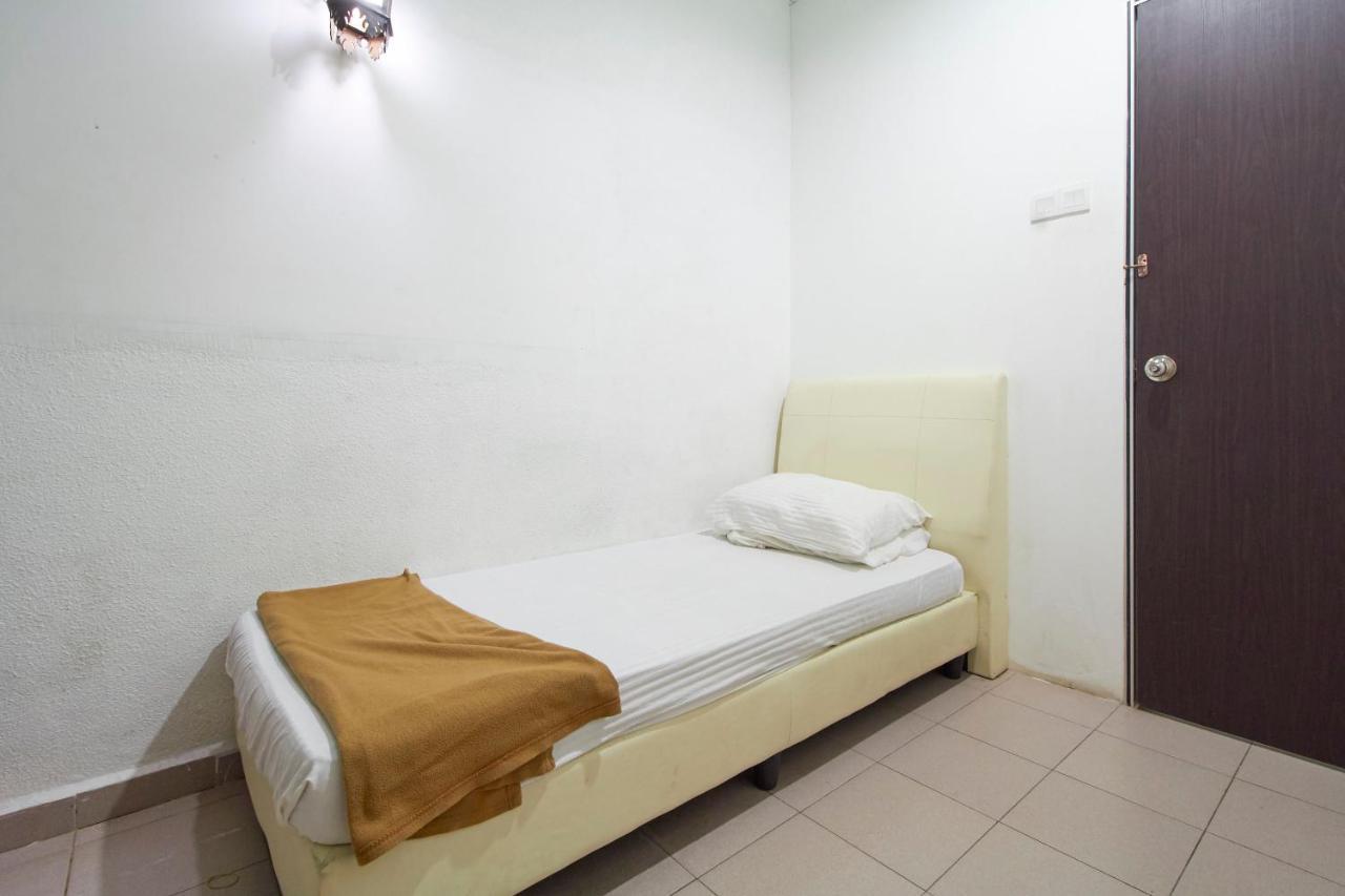 G99 Hotel George Town Buitenkant foto